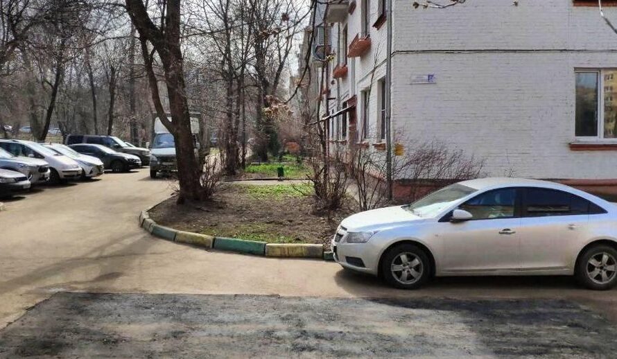 Почти 6,4 тыс аварийно-опасных ям во дворах устранили в округах Подмосковья